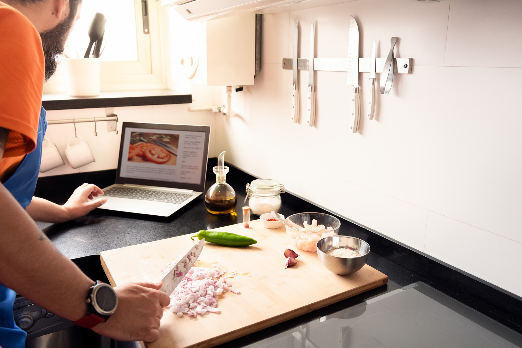Interno studio di cucina con strumenti